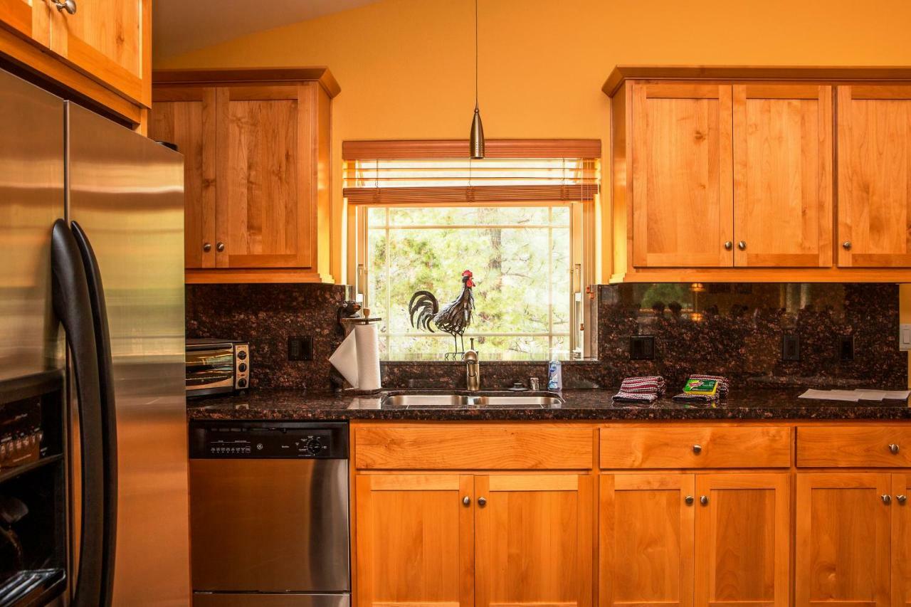 5-Star Luxury Tahoe Cabin! Great Location! Pool Table!Darts! Poker! Ping Pong! Games! South Lake Tahoe Exterior photo